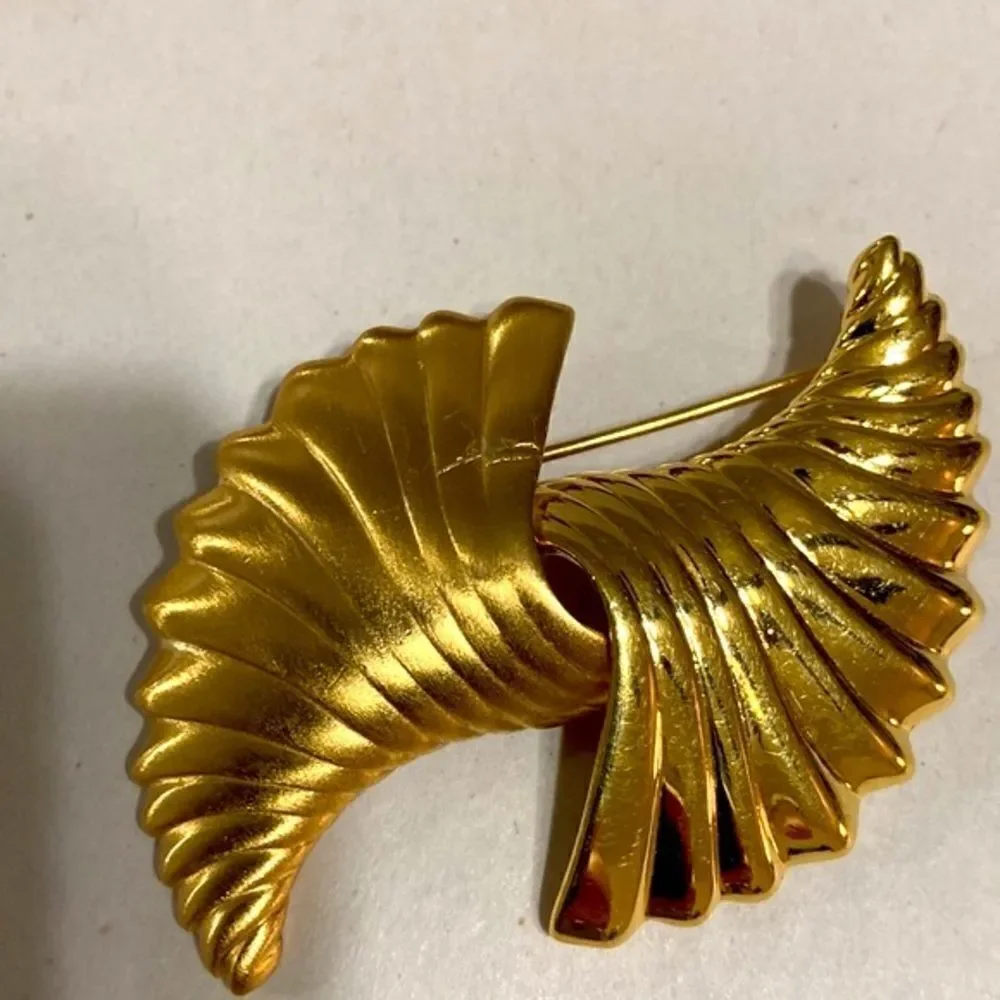Monet vintage brooch